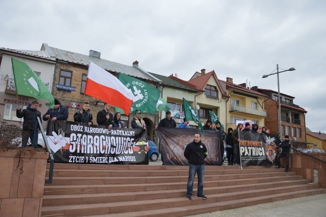 Pikieta Obozu Narodowo- Radykalnego na rynku w Starachowicach.