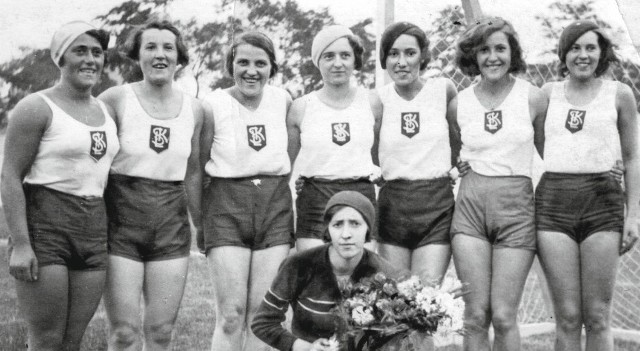 Mistrzowska drużyna hazenistek ŁKS, która zdobyła złoty medal w 1932 roku