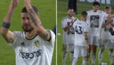 Liga angielska. Mateusz Klich pożegnany przez Leeds United. Koledzy zrobili szpaler, fani założyłi koszulki, a Polak się wzruszył