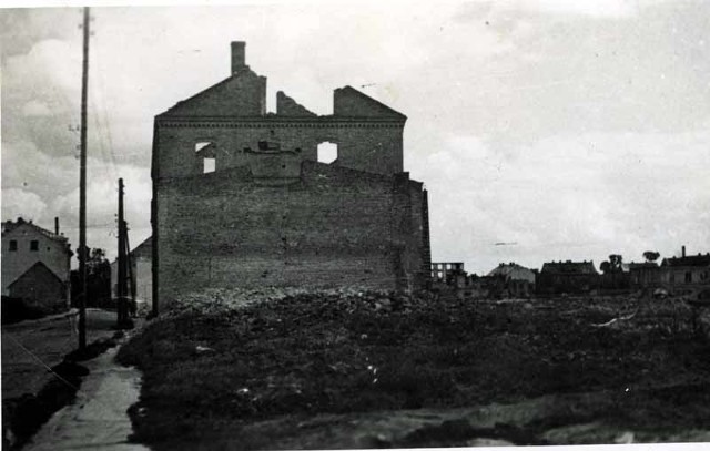 Wojna okrutnie obeszła się z Jurowiecką. To widok z wiaduktu w latach  50.