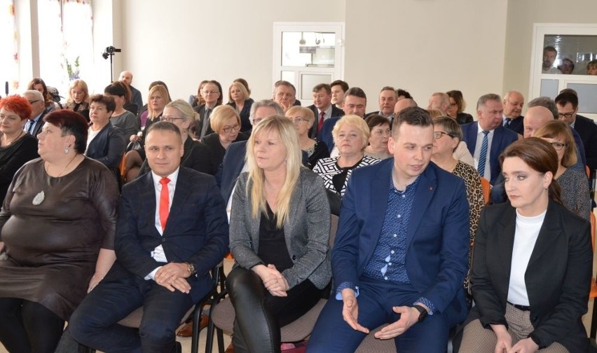 Nowy Dom Pomocy Społecznej w Skarżysku otwarty. Będzie miejsce dla 60 seniorów i... solna grota (WIDEO, zdjęcia)