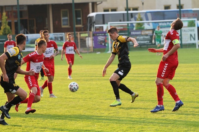 W sobotę 15 maja Siarka Tarnobrzeg przegrała na wyjeździe mecz z Avią Świdnik. Sprawdź, jak oceniliśmy jej piłkarzy za to spotkanie w skali 1-10.