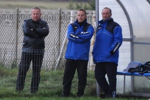 Drogi trenera Marcina Molka (w środku) i prezesa Ireneusza Strychacza (z lewej) już się rozeszły.