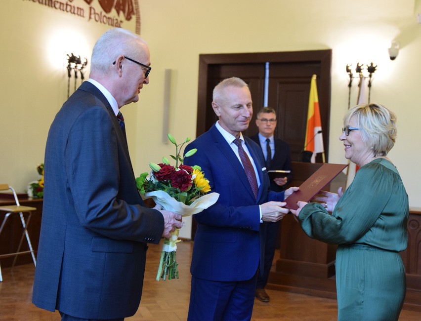 Nagrody otrzymało 21 nauczycieli z Inowrocławia. Zobaczcie...