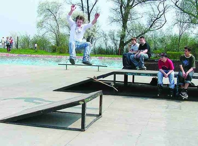 Bartłomiej, Michał, Bartek, Mateusz i Filip cieszą się, że będą mieli bezpieczny skate park.