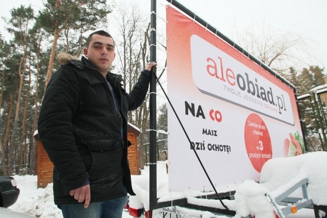 Łukasz Pomiankowski, założyciel kieleckiego portalu: aleobiad.pl deklaruje, że z każdym miesiącem można wybierać wśród karty dań większej liczby restauracji fot. D. Łukasik