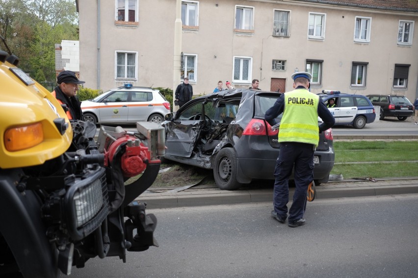 Zderzenie samochodu z tramwajem. Duże utrudnienia