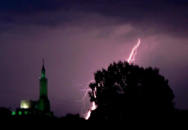 Gdzie jest burza? 21.06.2018 Radar burzowy online. Burza na żywo. Ostrzeżenie przed burzami z gradem w województwie podlaskim (wideo)