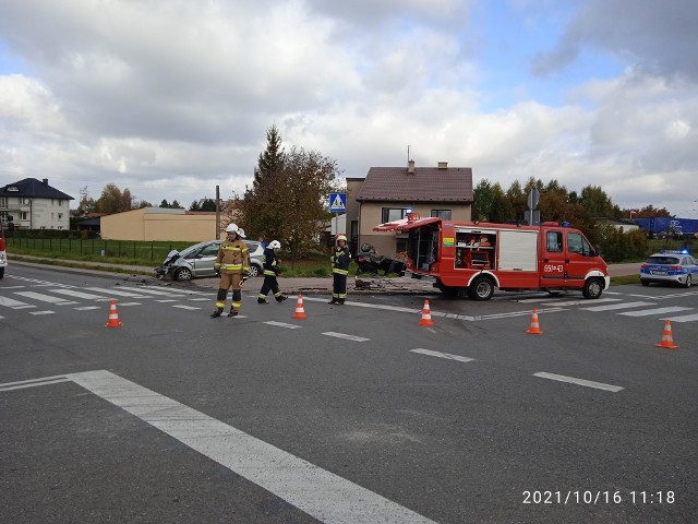 Na ulicy Kolejowej w Szydłowcu zderzyły się dwa pojazdy osobowe. W zdarzeniu uczestniczyły cztery osoby.