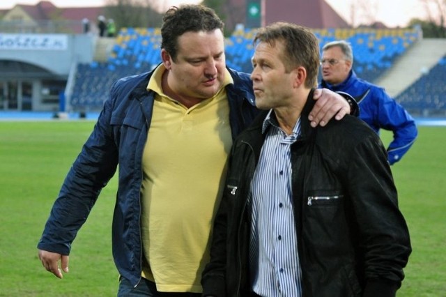 Trener Jurij Szatałow (z prawej) z właścicielem Zawiszy Radosławem Osuchem.