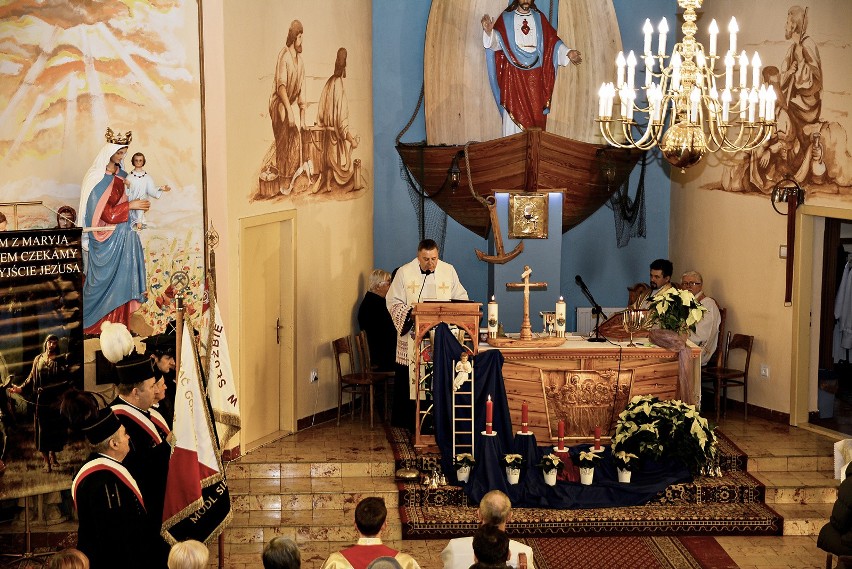 Ksiądz kościoła polskokatolickiego Bartosz Norman w...