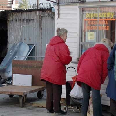 Nawet na zewnątrz widać, jakie zniszczenia poczynił ogień w kantorku. I że takie budy to niebezpieczeństwo