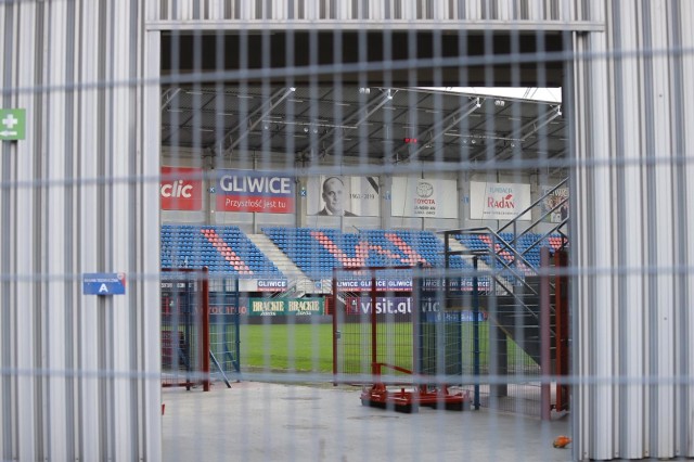 Stadion Piasta Gliwice jest zamknięty i czeka na wznowienie sezonu PKO Ekstraklasy.Zobacz kolejne zdjęcia. Przesuwaj zdjęcia w prawo - naciśnij strzałkę lub przycisk NASTĘPNE