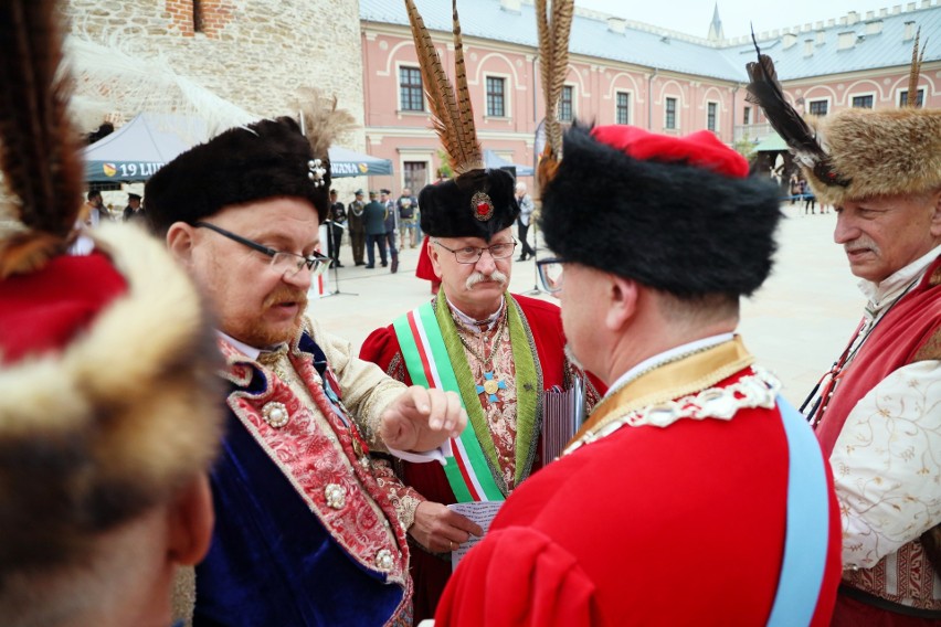 Lubelskie Bractwo Kurkowe obchodziło swoje święto na dziedzińcu Zamku w Lublinie. Zdjęcia