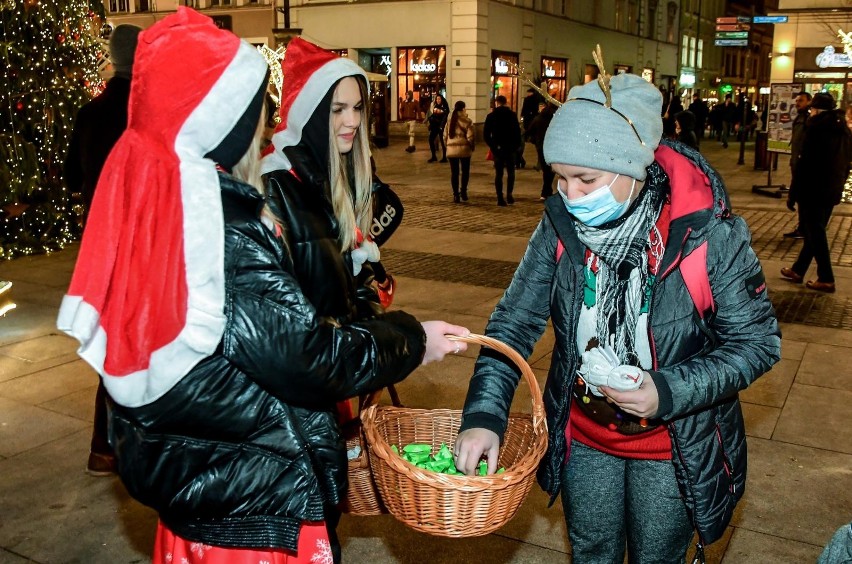 Uczestnicy warsztatów wykonali łącznie około 800 takich...