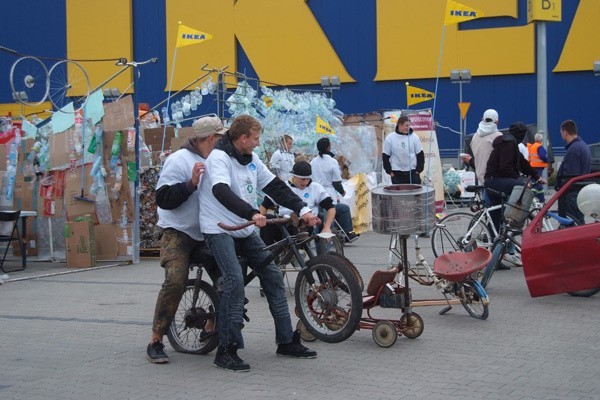 W sobotę i niedzielę na parkingu przed IKEA zbudowano...