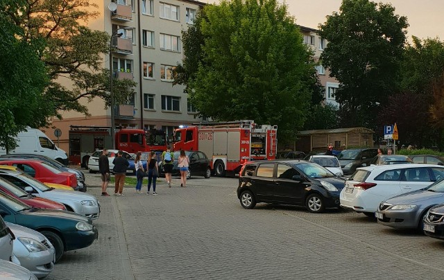 Pożar w bloku przy Piastowskiej w Białymstoku. Mężczyzna został poparzony