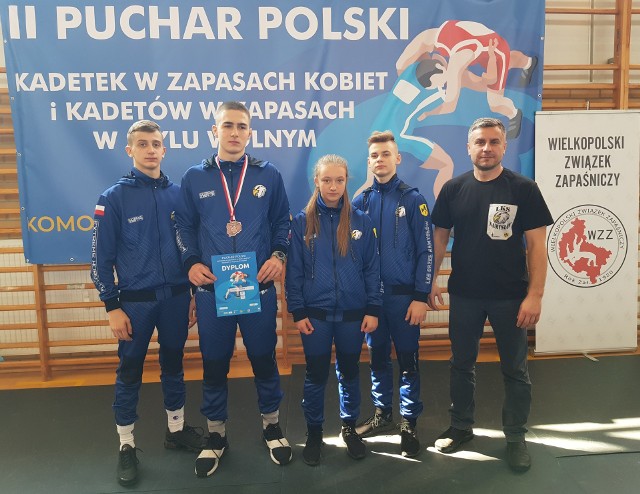 Najprawdopodobniej pięciu przedstawicieli Orła Namysłów wystąpi w finale Ogólnopolskiej Olimpiadzie Młodzieży, który odbędzie się na początku maja. Wśród kobiet, które rywalizować będą w dniach 1-3 maja w Staszowie, namysłowski klub reprezentować będzie Aleksandra Witoś, rywalizująca w kategorii do 57 kg. Cień szansy na to ma jeszcze Agnieszka Czyżowicz (kat. do 57 kg), ale decyzja o jej występie leży w rękach związku.Podobnie wśród mężczyzn wygląda los Adriana Matyjaska. W finale OOM(3-5 maja, Kielce) na pewno wezmą jednak udział jego czterej klubowi koledzy: Mateusz Buczkowski, Marcin Stanek (obaj kat. do 60 kg), Krystian Krupiński (kat. do 65 kg) i Kacper Bieleń  (kat. do 80 kg). Wszyscy walczą w stylu wolnym.Ostatni z wymienionych był jedynym zawodnikiem Orła, który stanął na podium podczas II Pucharu Polski Kadetów i Kadetek, rozgrywanego w Komornikach k. Poznania. Była to zarazem druga eliminacja do finałów OOM. Bieleń zdobył na tym turnieju brązowy medal. Stanek zajął w nim 9. lokatę, a Matyjasek oraz Czyżowicz ukończyli zmagania na 14. pozycji.