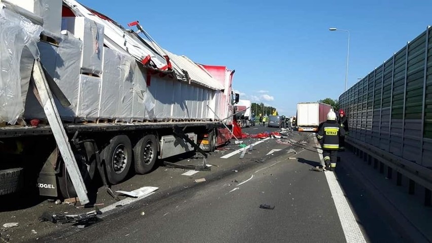 Działania straży polegały na wydobyciu kierowcy przy pomocy...