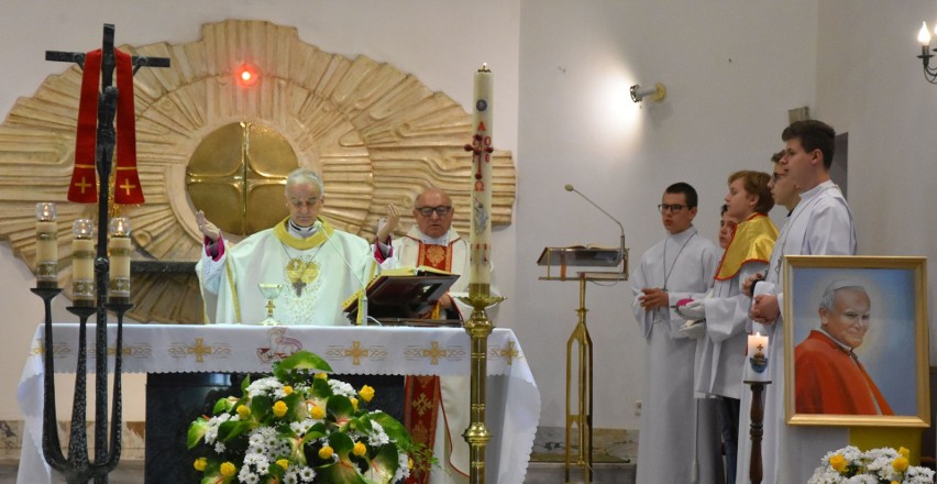 W niedzielę ksiądz biskup Marian Florczyk przewodniczył mszy...