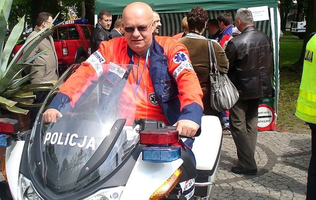 Mirosław Płotkowski: - Motocykle to moja pasja. Ratownicy w Polsce czasem jeżdżą do akcji takimi właśnie motocyklami, jak ten policyjny. Dla siebie kupiłem yamahę, którą jeżdżę rekreacyjnie, turystycznie. Także z kolegami na zloty