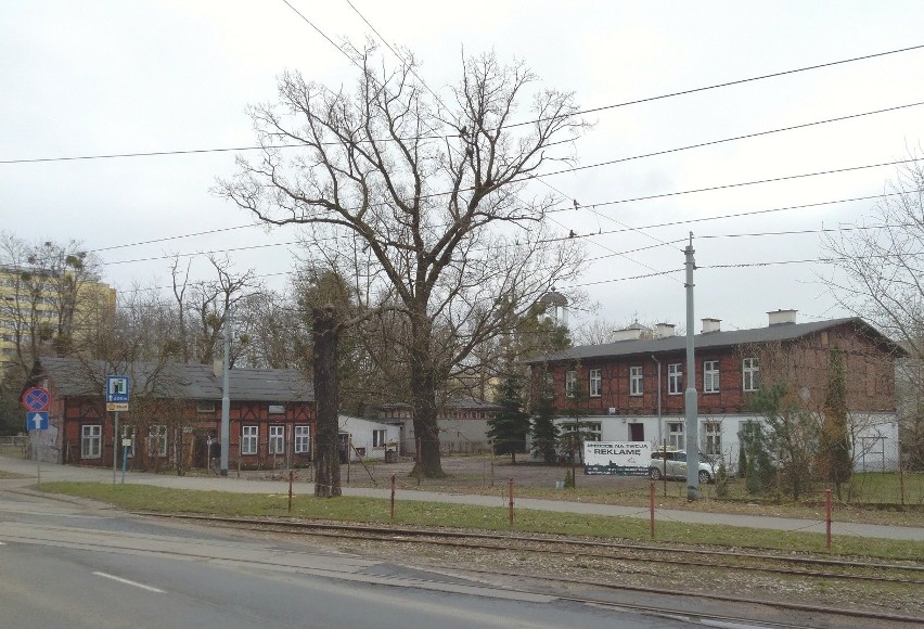 Budynek stoi do dziś przy ul. Kościuszki 24.