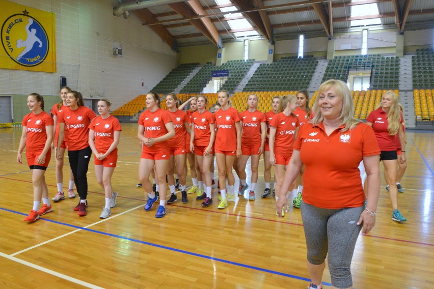 Reprezentacja Polski juniorek w piłce ręcznej trenuje w Kielcach. Kapitanem jest kielczanka Magda Więckowska