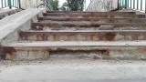 Garbaty Mostek w Toruniu znów wymaga naprawy. Od strony ulicy Chrobrego sypią się schody i podjazd