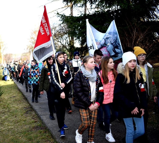 W marszu wzięli udział uczniowie z gminy Staszów.