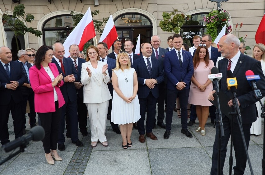 Antoni Macierewicz przedstawił kandydatów do Sejmu z okręgu...