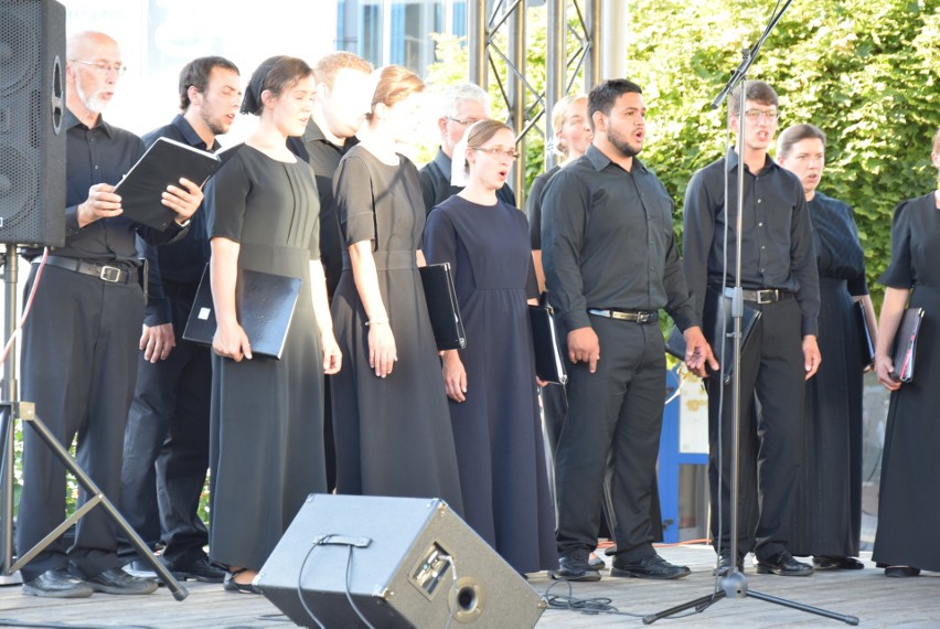 Koncert chóru mennonitów na scenie przy Kupcu [ZDJĘCIA]