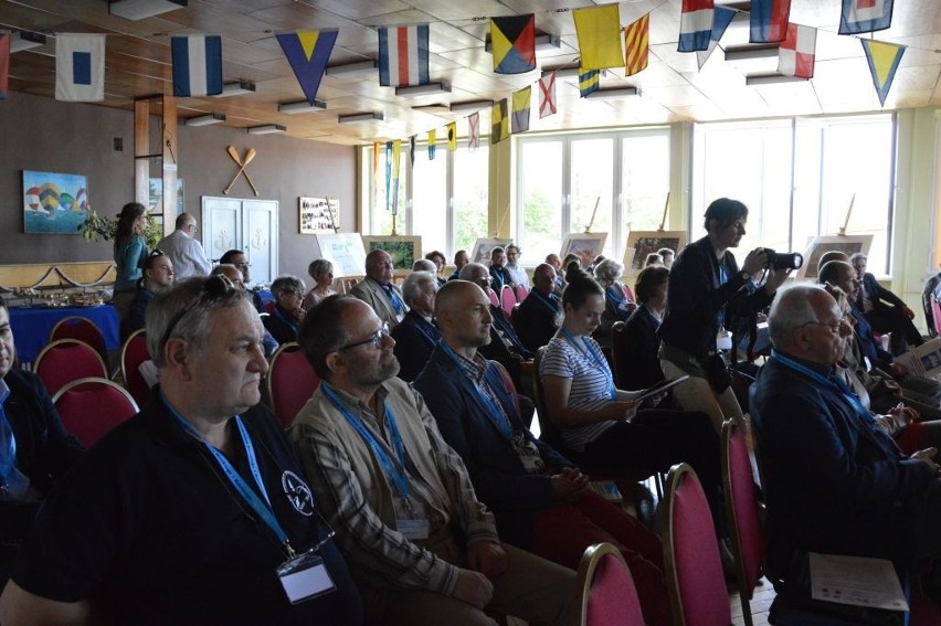 Konferencja odbywa się w klubowej świetlicy ChKŻ