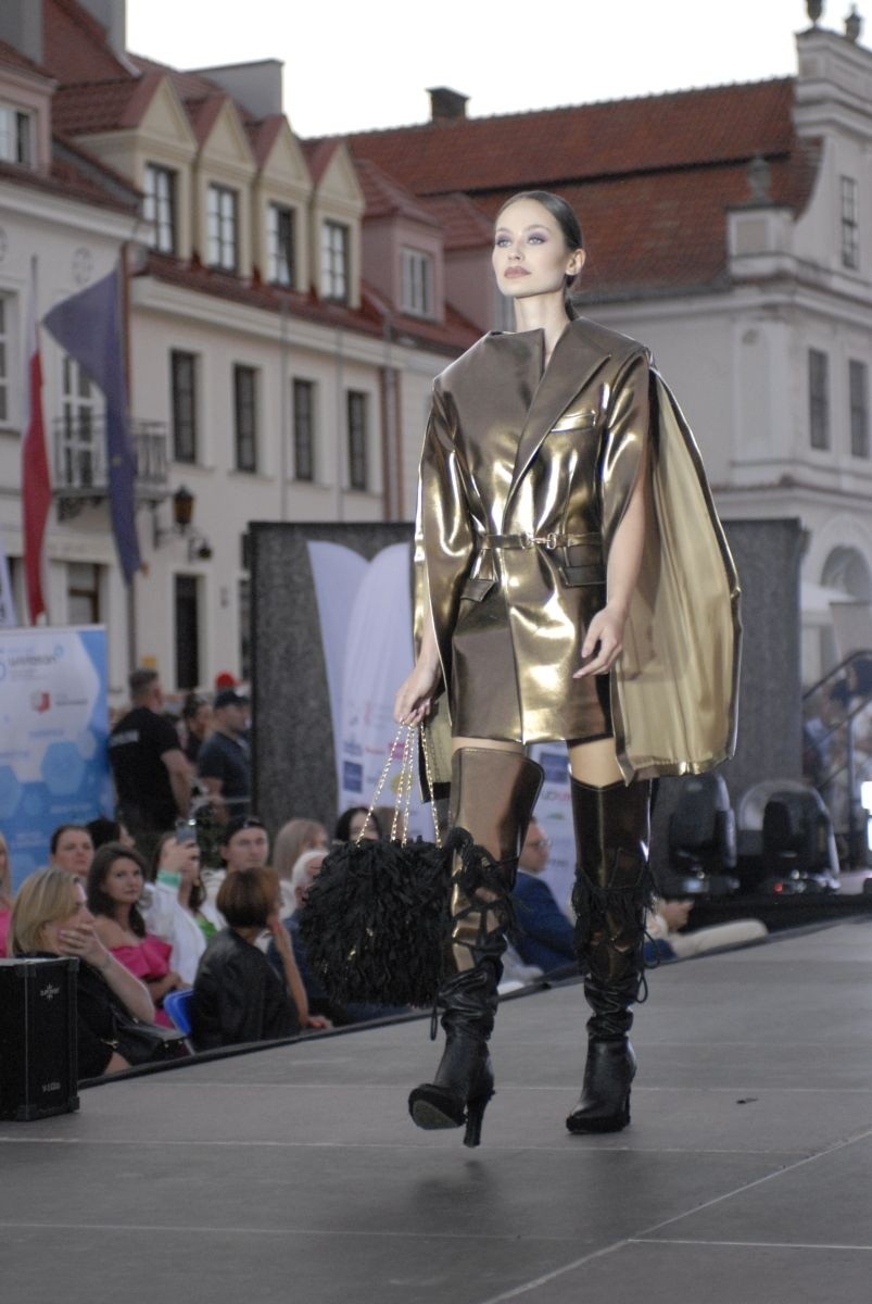 Sandomierz Fashion Street - piękne modelki i wspaniały pokaz mody na Rynku. Zobaczcie nowe zdjęcia