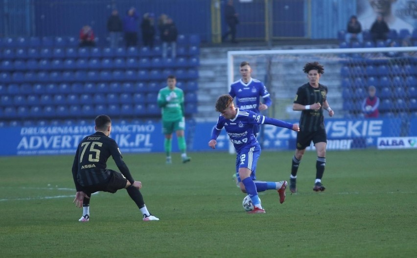 PKO BP Ekstraklasa. Radomiak Radom testuje Jeana Franco Sarmiento - bramkostrzelnego Kolumbijczyka z Pogoni Grodzisk Mazowiecki. Zobacz foto