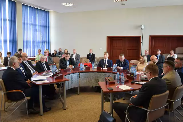 Pierwsza sesja Rady Powiatu Sępoleńskiego VII kadencji.
