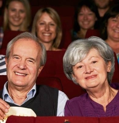 Seniorów zwykle nie stać na bilet do kina, teatru lub wystawę FOT. 123RF