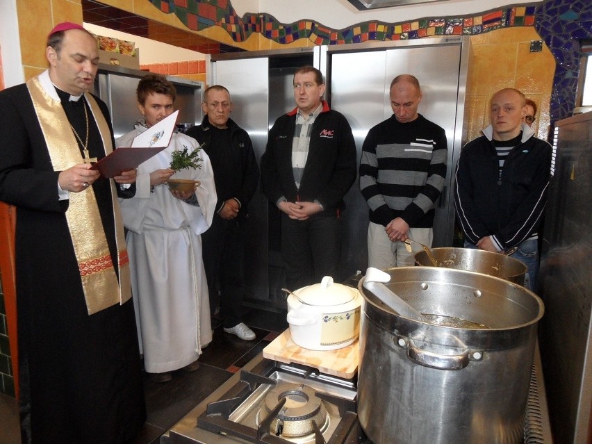 Betlejem Jaworzno. Biskup zasponsorował wyposażenie kuchni [ZDJĘCIA, WIDEO]