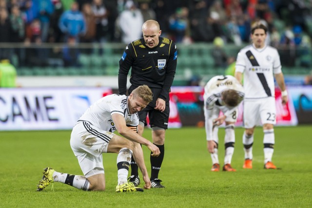 13.12.2015 warszawa lazienkowska 3 stadion miejski imienia jozefa pilsudskiego ekstraklasa mecz legia warszawa piast gliwice pilka nozna nz igor lewczuk  szymon marciniakfot. szymon starnawski