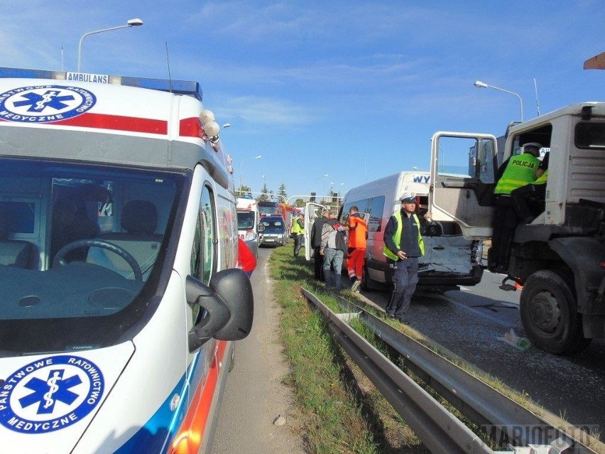 Wypadek w Nysie. Siedem osób trafiło do szpitala