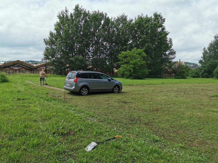 Zakład Karny w Przemyślu otrzymał teren pod parking dla funkcjonariuszy i pracowników więzienia [ZDJĘCIA]