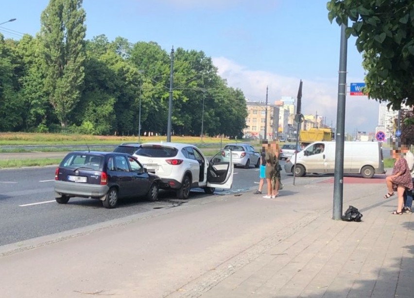 Wypadek na Piłsudskiego. Zderzyły się 3 samochody ZDJĘCIA