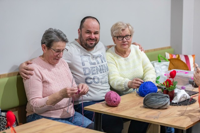 Seniorzy, oprócz aktywnego spędzania czasu, mogą w tym miejscu skorzystać z porad prawnych i psychologicznych.