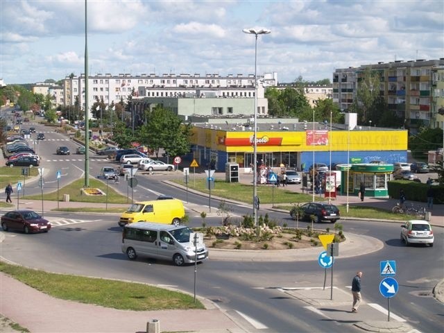 PoloMarket przy ul. Sowińskiego mieści się w centrum Wyszkowa w budynku dzierżawionym od SM "Przyszłość", który musi opuścić