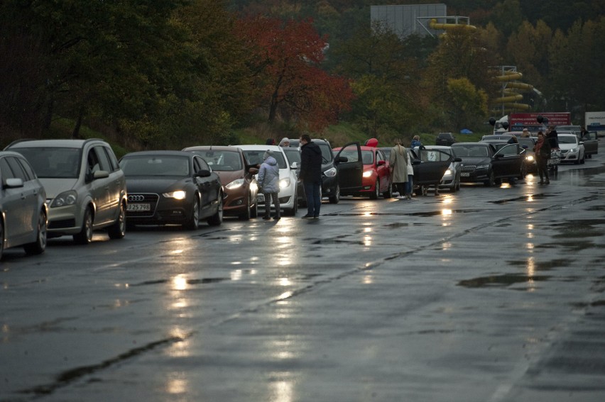 Strajk samochodowy w Koszalinie. Godzinny przejazd miastem w ramach protestu [ZDJĘCIA] 