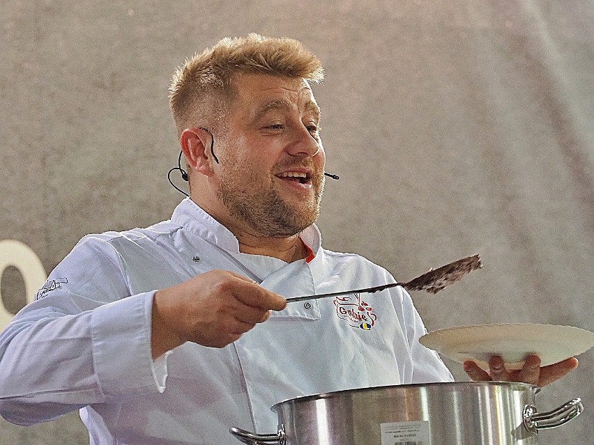 Podczas targów "Natura Food" na żywo gotował Tomasz Jakubiak, juror programu "MasterChef Junior"