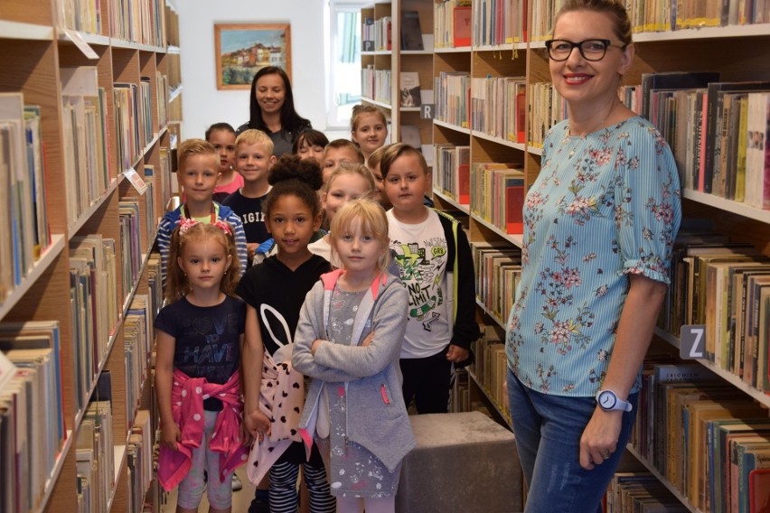 W radziejowskiej bibliotece spotkanie nie tylko z książką, ale też z... pisarką