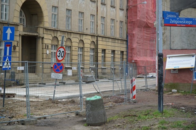 Po przebudowie ulice Legionów i Cmentarna będą bardziej ciche. Torowisko tramwajowe zostanie wymienione, jezdnia otrzyma nową nawierzchnię, a chodniki będą poszerzone.