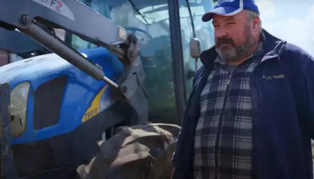 Bogdan Kubala pokazał jak likwiduje błoto na swoim podwórku