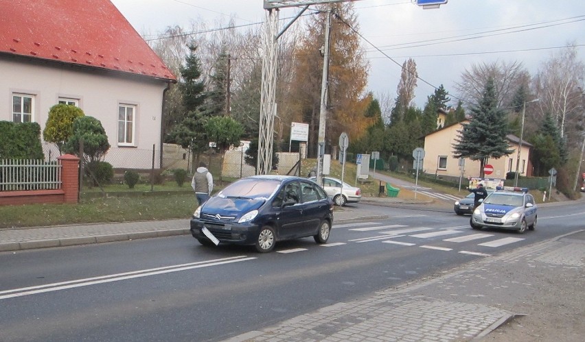 Zator. Kobieta z 9-letnim dzieckiem potrącona na przejściu dla pieszych