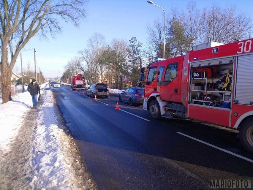 Zderzenie trzech samochodów w Opolu.
